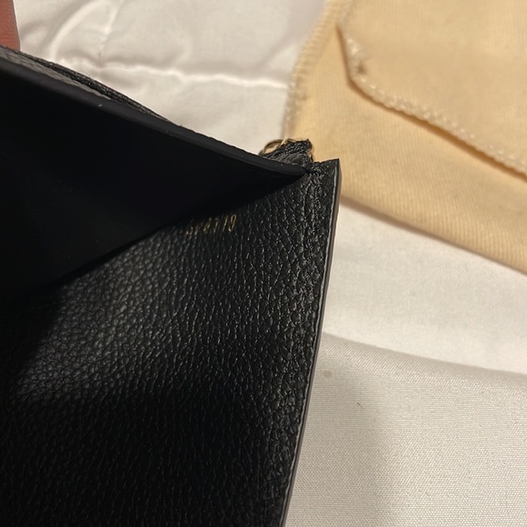 100% Authentic LV Victorine Wallet - Picture 6 of 7